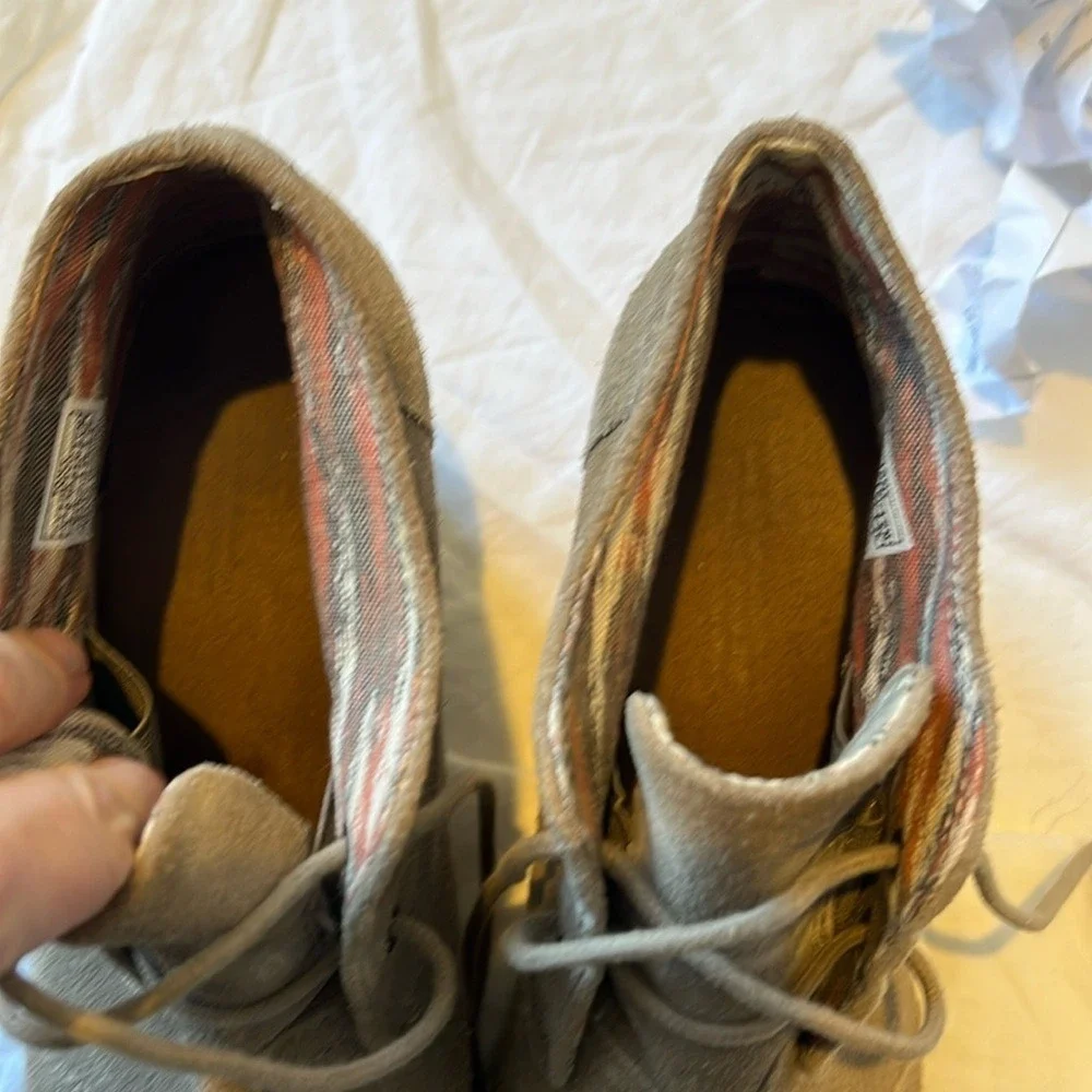 Tom's‎ Kala Desert Wedge Shoes in Taupe Suede Tan Wedges Lace Up Shoes Womens 9